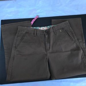 Levi’s misses khaki 10